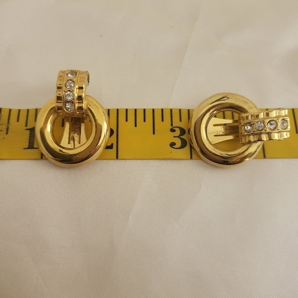Vtg 1964 Goldtone Rhinestone Detail Door Knocker Clip On Earrings - Picture 5 of 5